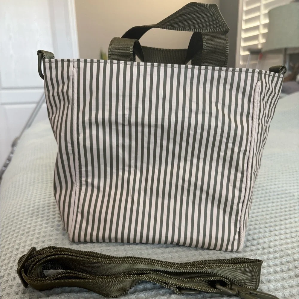 NWT Aloha Collection Crossbody - Picture 2 of 4